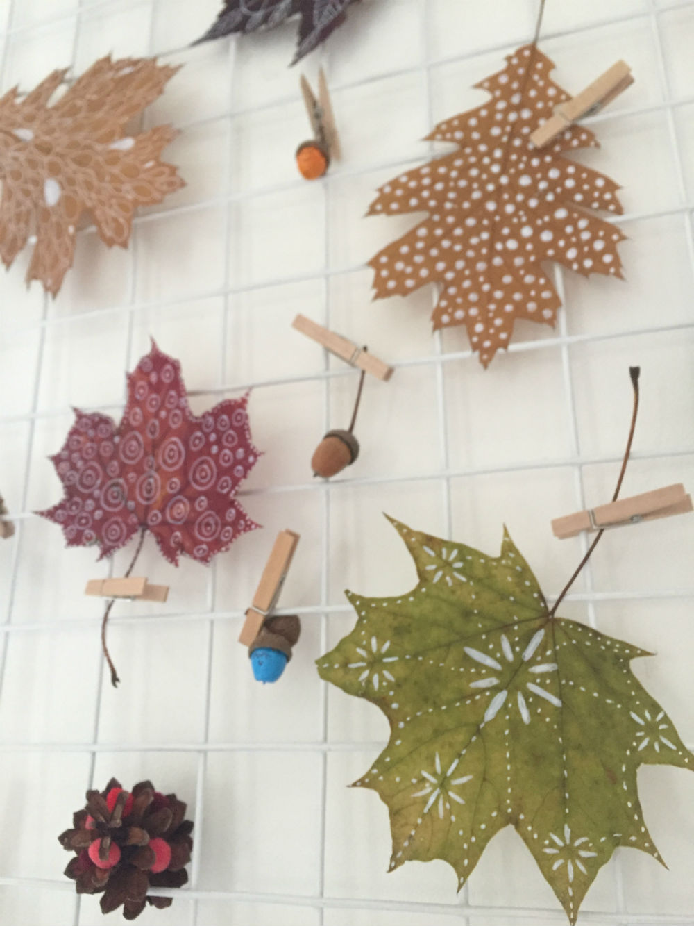 herfstbladeren verven, herfstbladeren versieren, herfst decoratie tips 