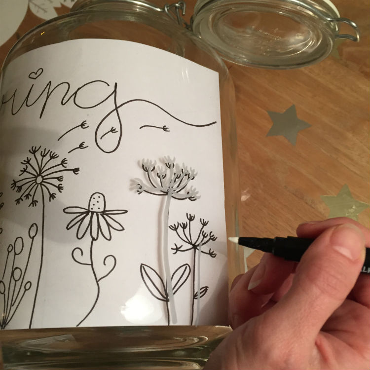 Krijtstifttekening op een vaas - Krijtstift DIY