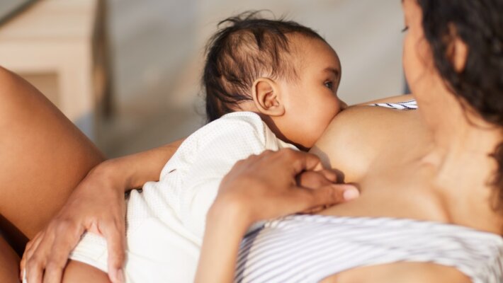Alles over borstvoeding en flesvoeding geven