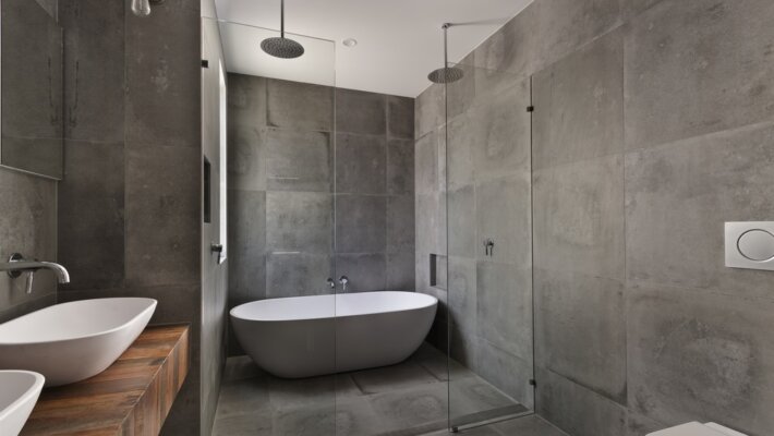 Hoe richt je een nieuwe badkamer mooi in?
